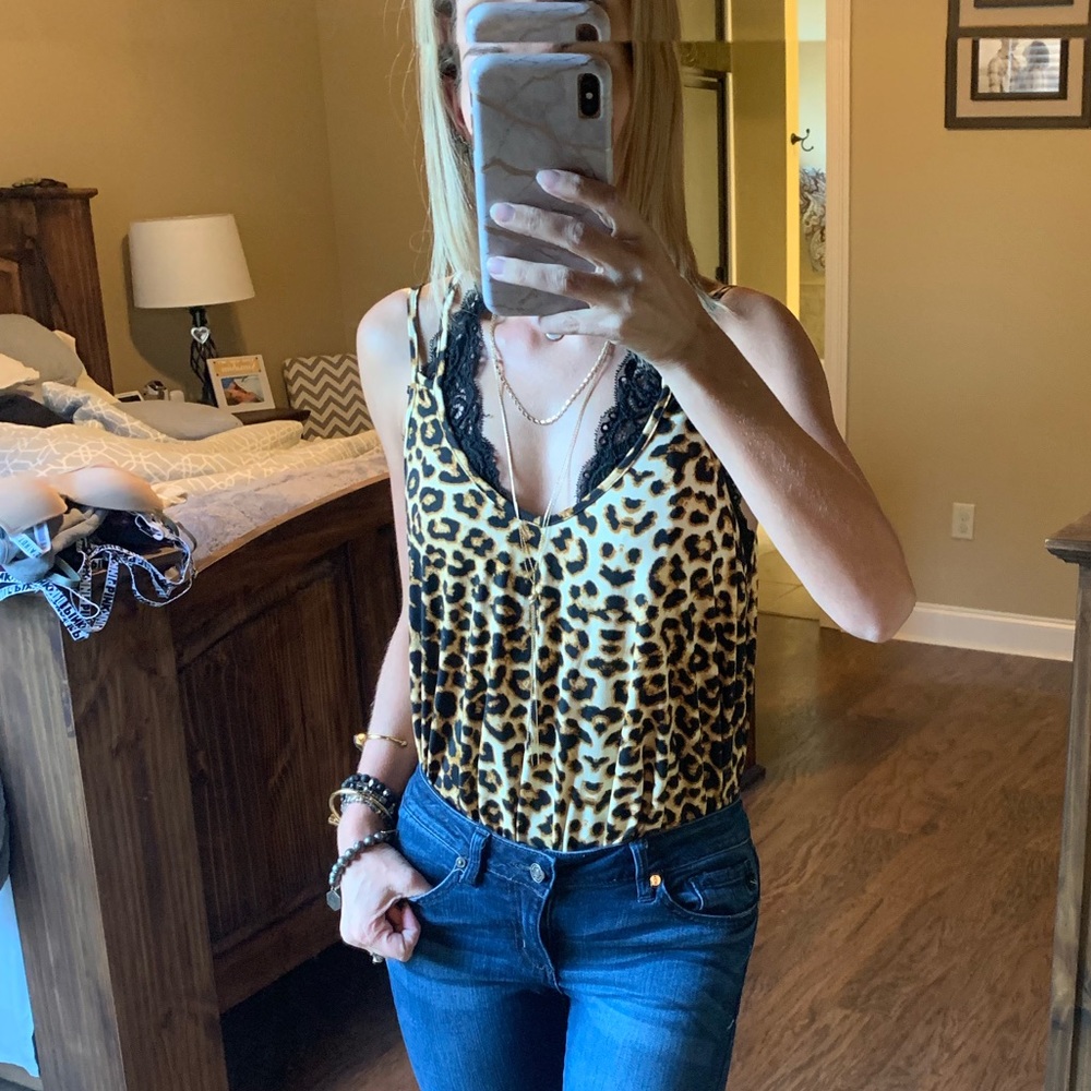 Flowy leopard tank